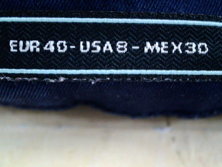 Jeans Stradivarius de la taille 40, de couleur bleu marine de denim
