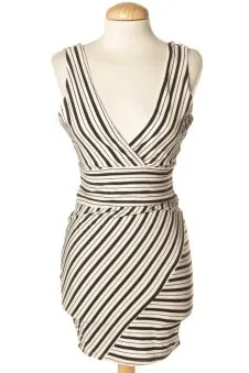 Robe de jour 32 Boohoo, photo 1 sur 2