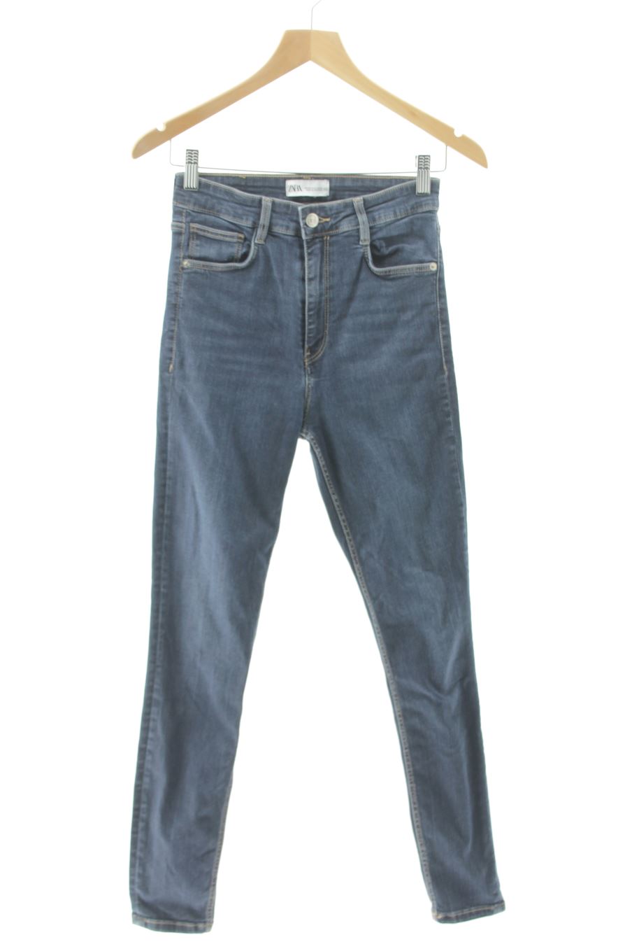 Jeans Zara de la taille 38, de couleur bleu de denim