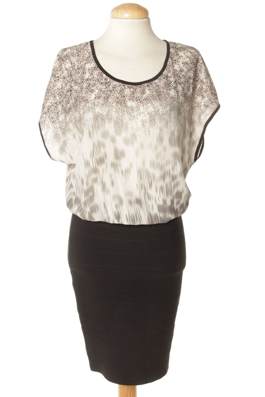 Vestido casual de Guess de la talla M, de color negro