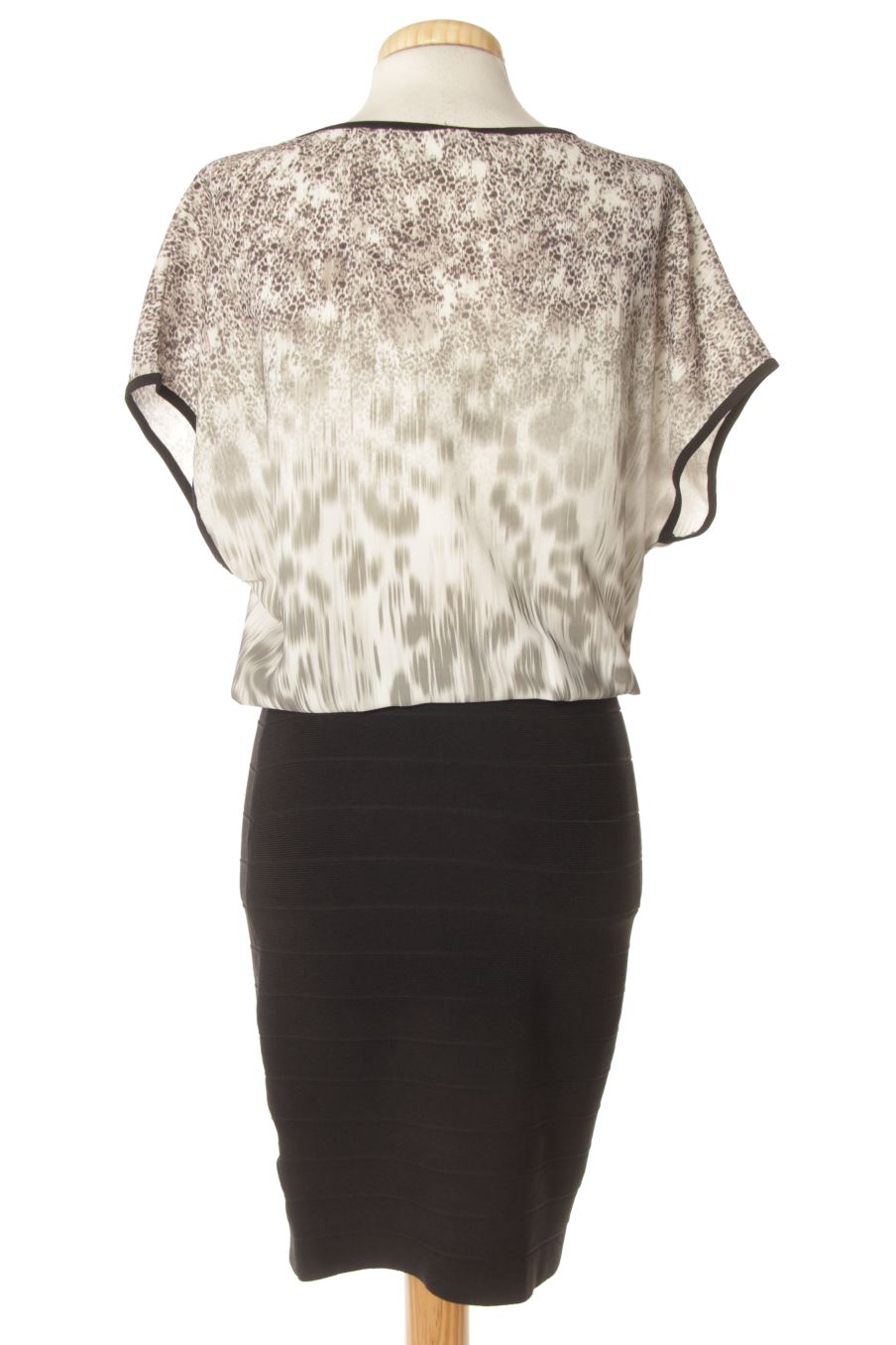 Vestido casual de Guess de la talla M, de color negro