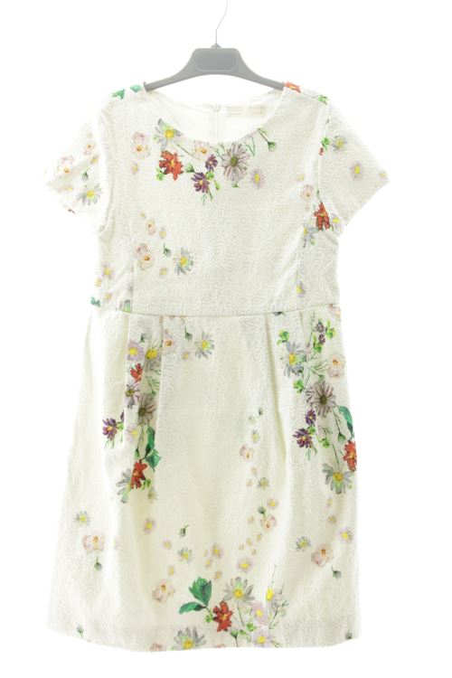 Aufwändiges Kleid