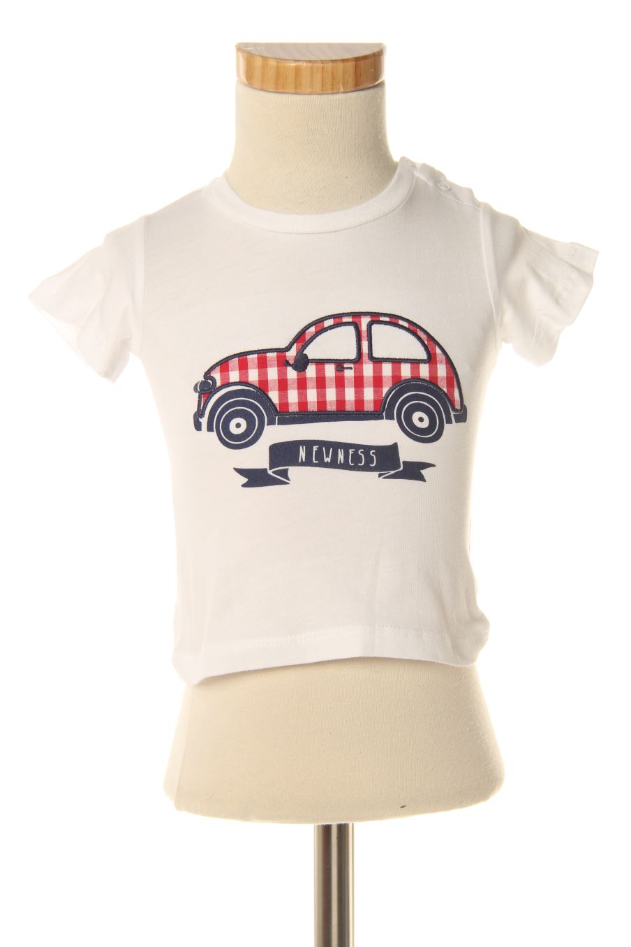T-shirt Newness de la taille 9 mois avec une étiquette