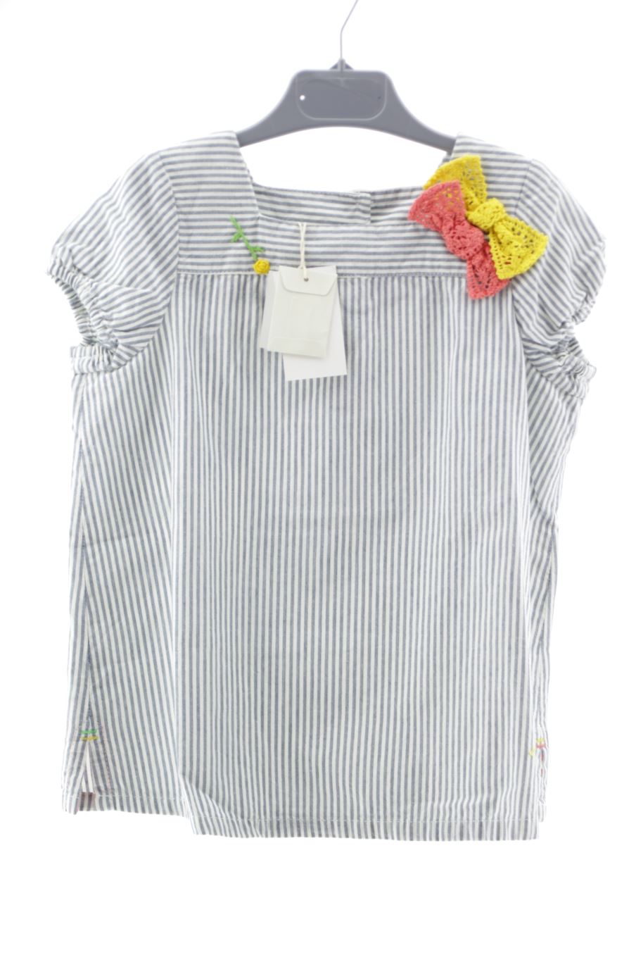 Blouse à manches courtes Nanos de la taille 6 ans avec une étiquette