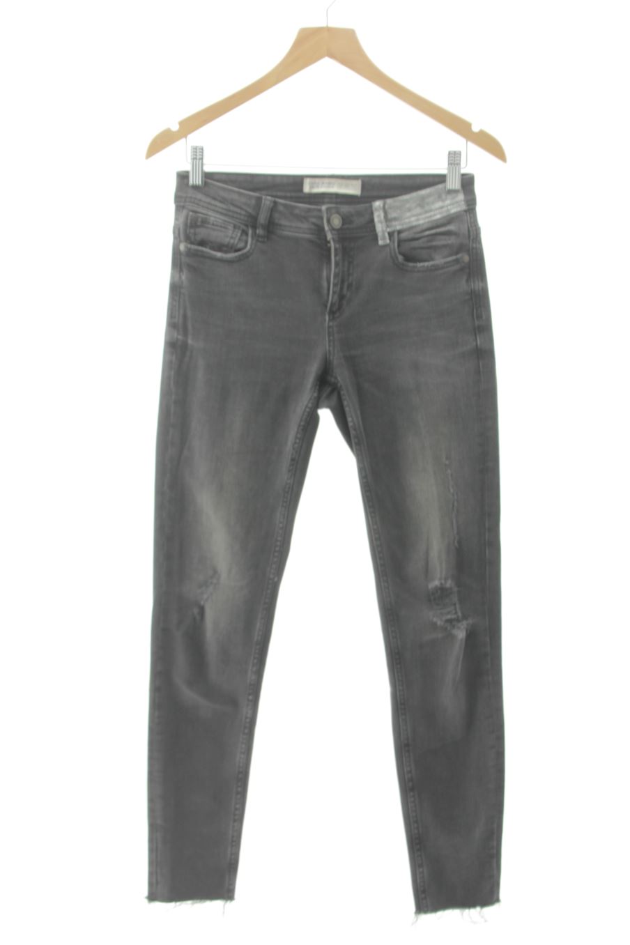 Jeans de Zara de la talla 36, de color nero