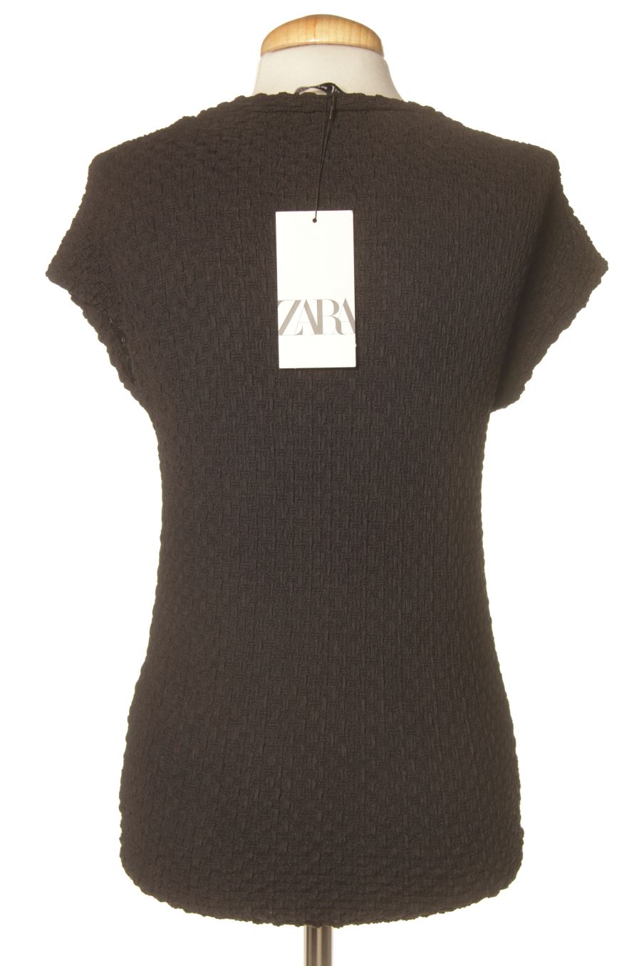T-shirt Zara de la taille S, de couleur noir