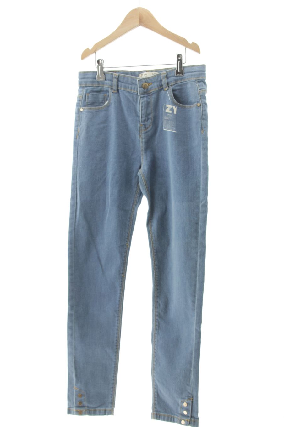 Jeans ZY de la taille 11 ans avec une étiquette