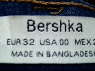 Jeans Bershka de la taille 32, de couleur bleu de denim