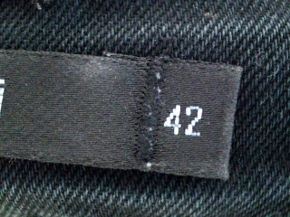 Pantalón corto de zuiki de la talla 42, de color negro de ropa vaquera
