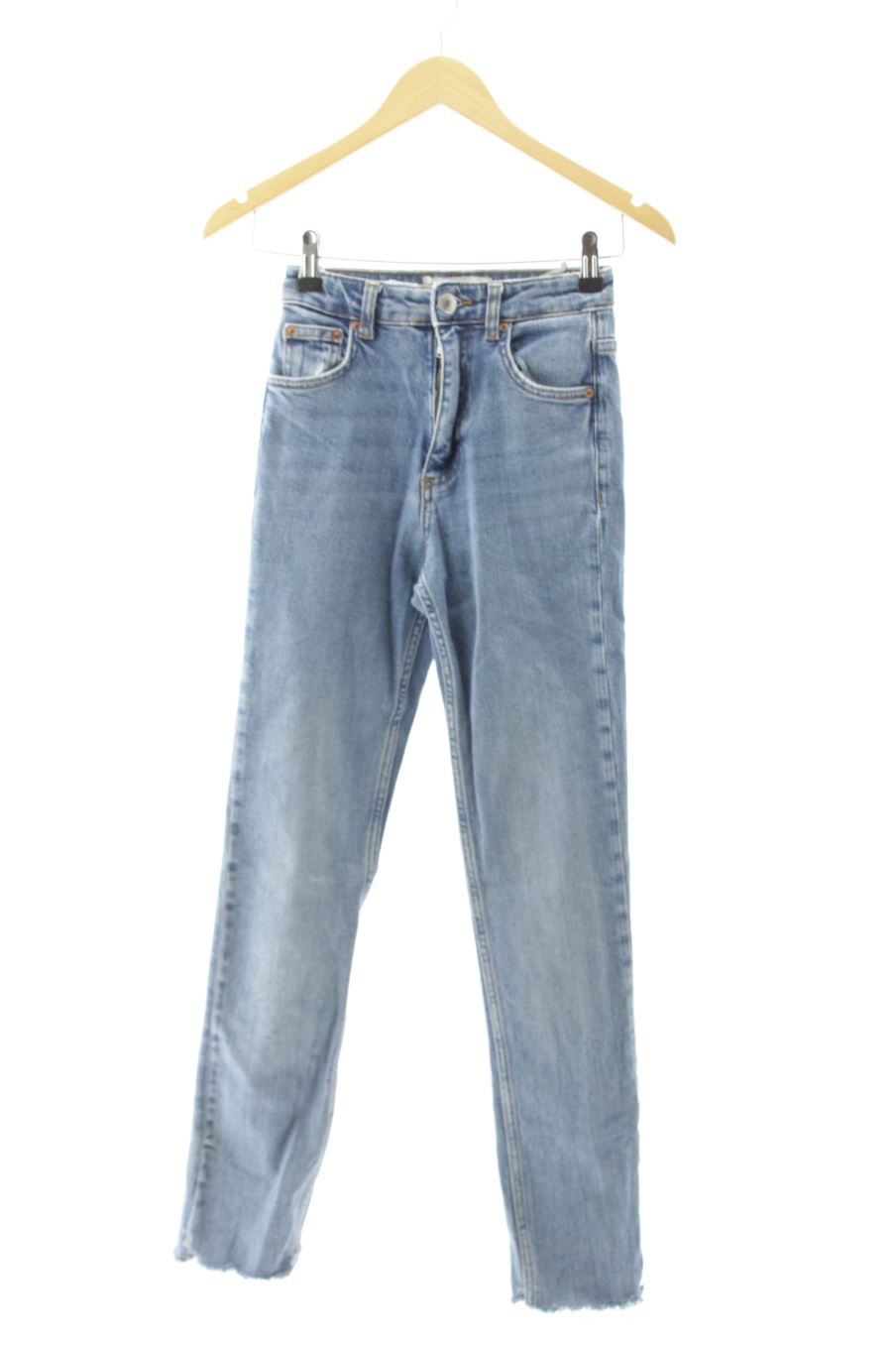 Jeans Zara de la taille 32, de couleur bleu