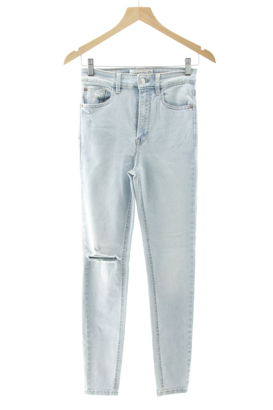 Jeans de Stradivarius de la talla 36, de color blu