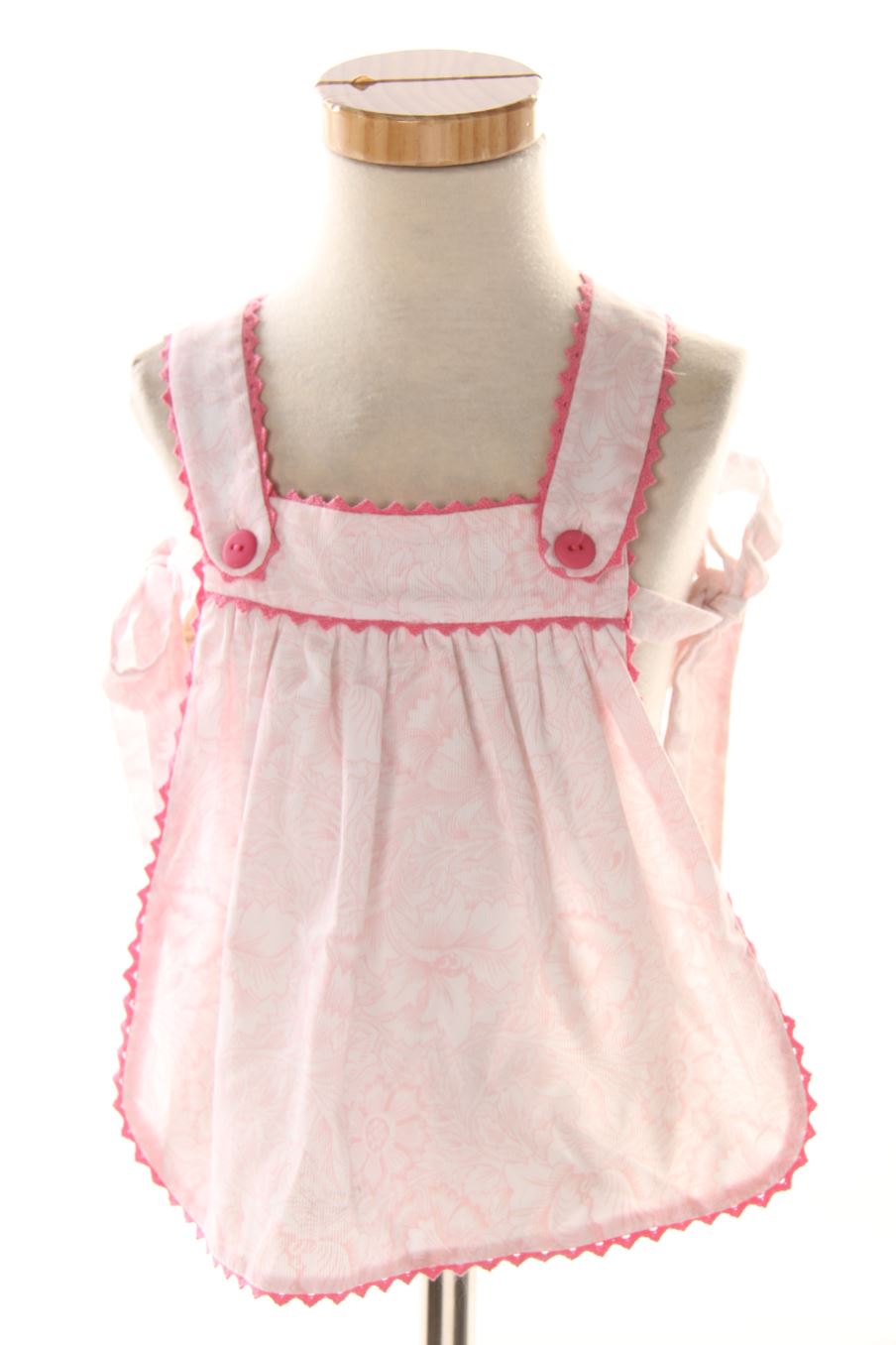 Robe Belan de la taille 12 mois avec une étiquette