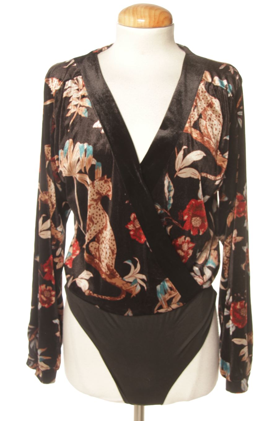 Body de Women'secret de la talla S, de color flores de terciopelo