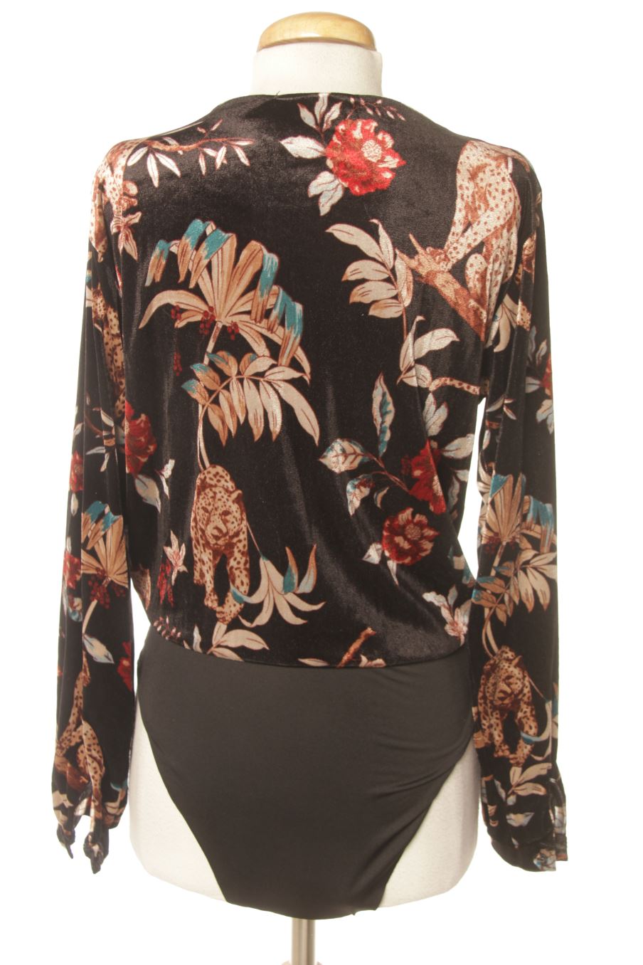 Body de Women'secret de la talla S, de color flores de terciopelo
