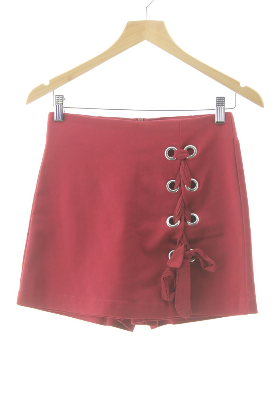 Pantalón corto de Stradivarius de la talla 34, de color rojo