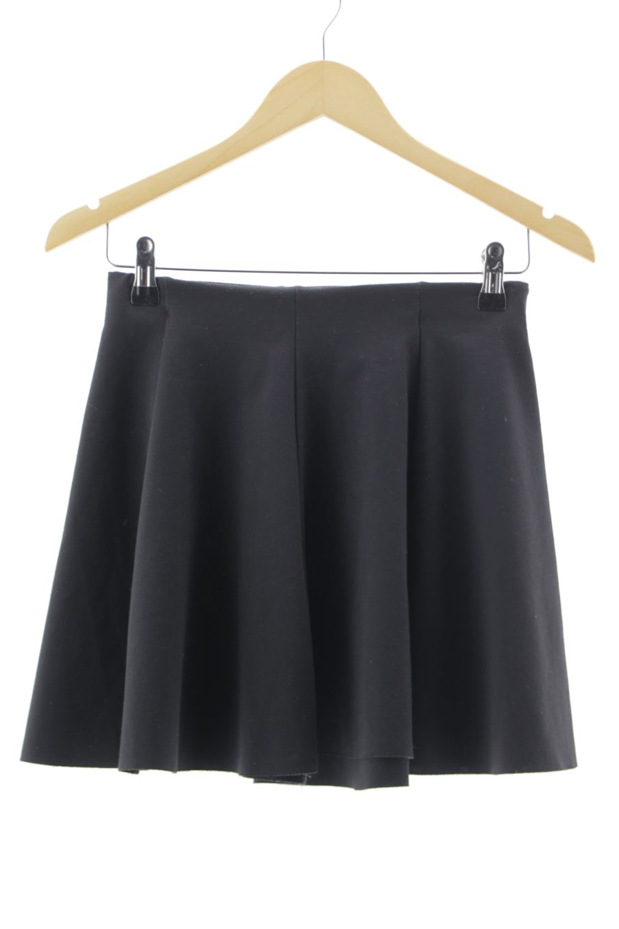 Falda de Trf (ZARA) de la talla S, de color negro