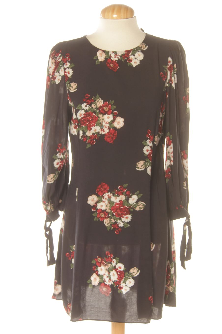 Robe casual Zara de la taille S, de couleur fleurs