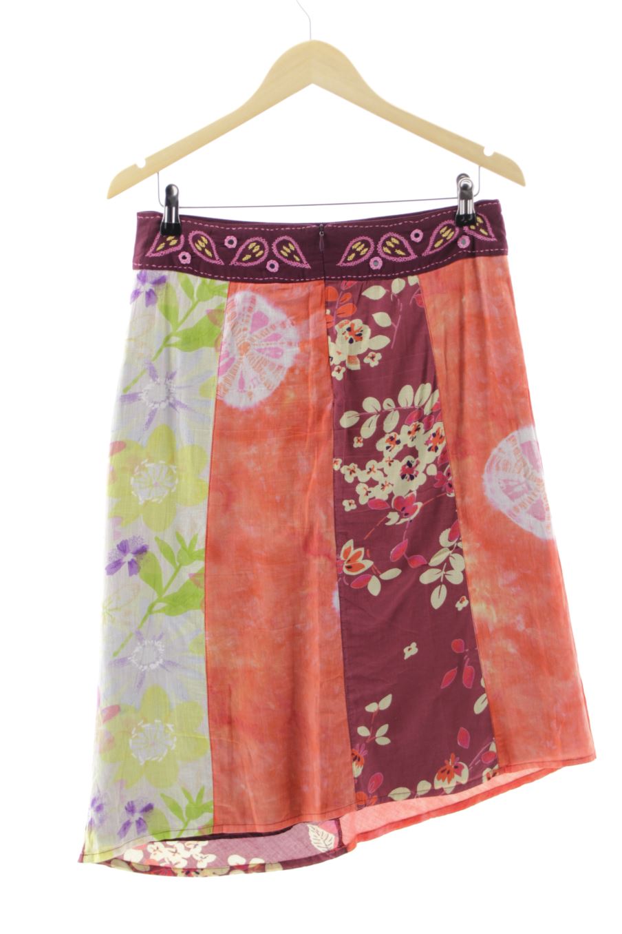 Jupe Naf Naf de la taille 40, de couleur imprimés