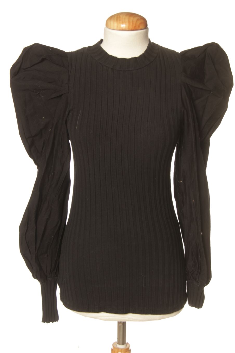 Pull Made in italy de la taille S, de couleur noir