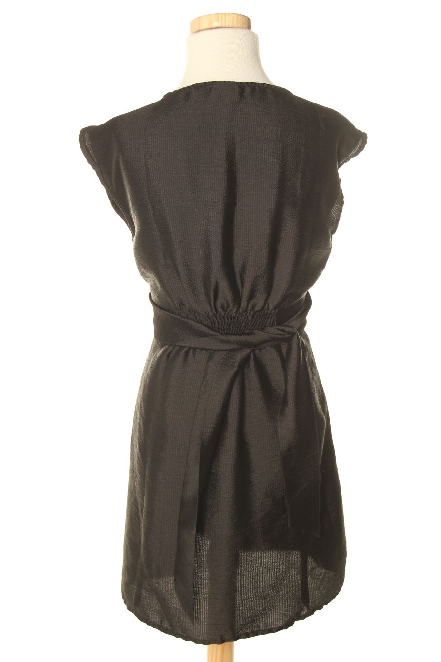 Robe casual H&M de la taille 34, de couleur noir