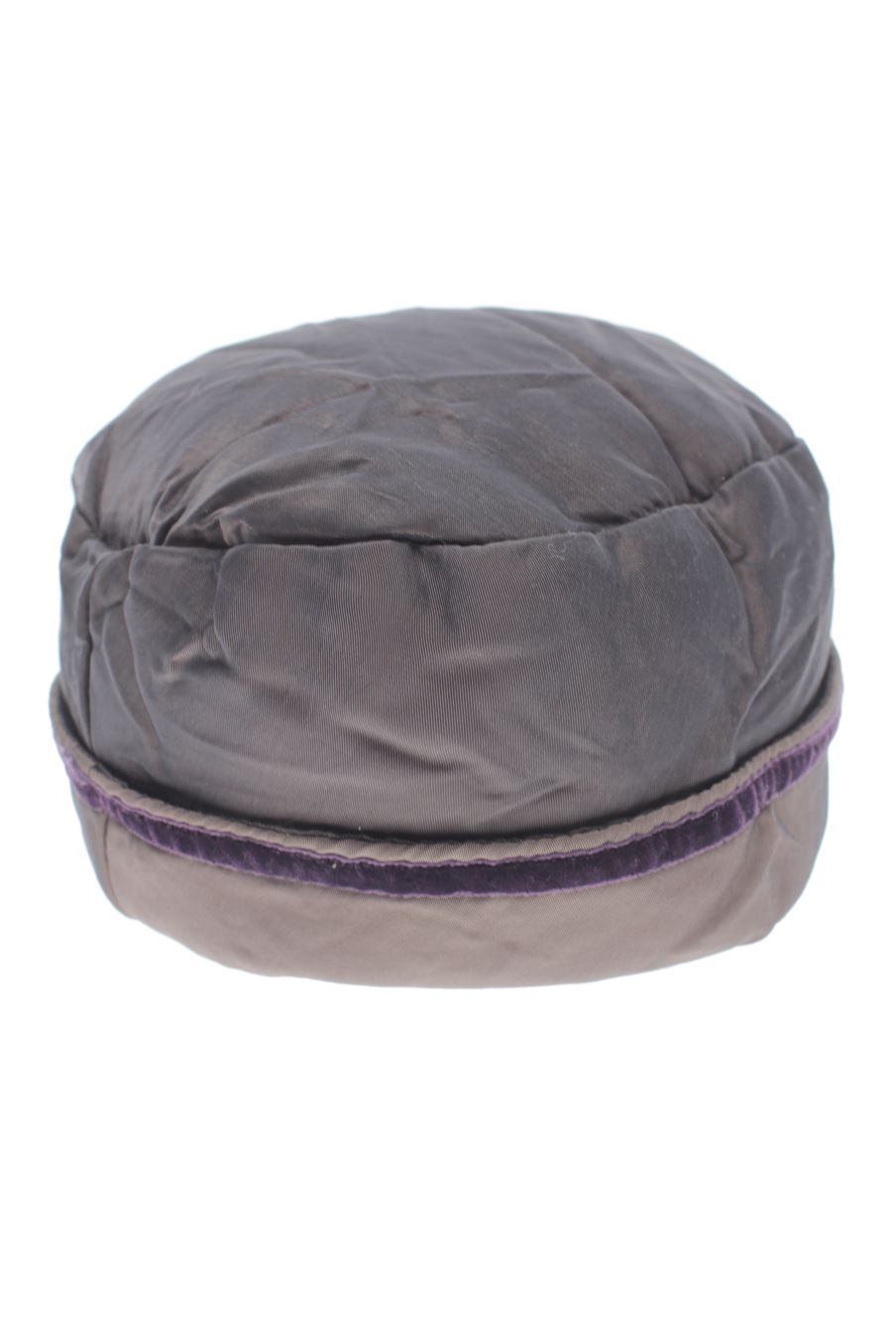 Bonnet Confetti de la taille 49 cms avec une étiquette