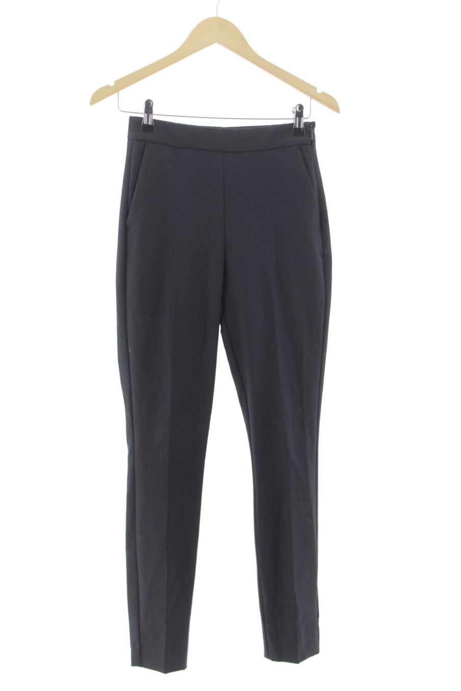 Pantalon Zara de la taille XS, de couleur noir