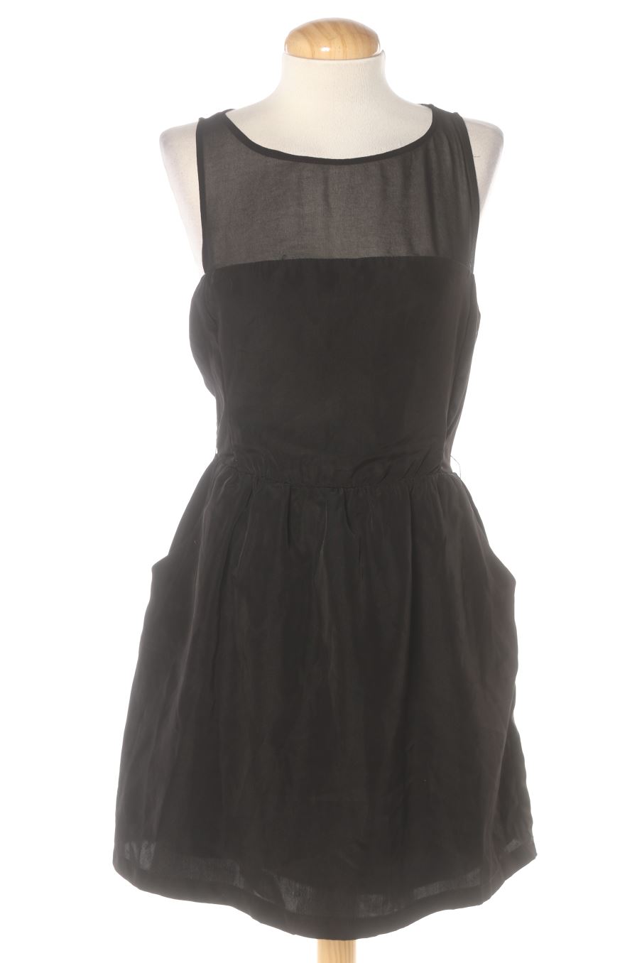Robe casual Stradivarius de la taille M, de couleur noir