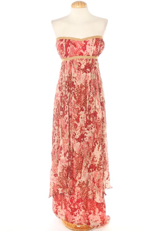 Aufwändiges Kleid