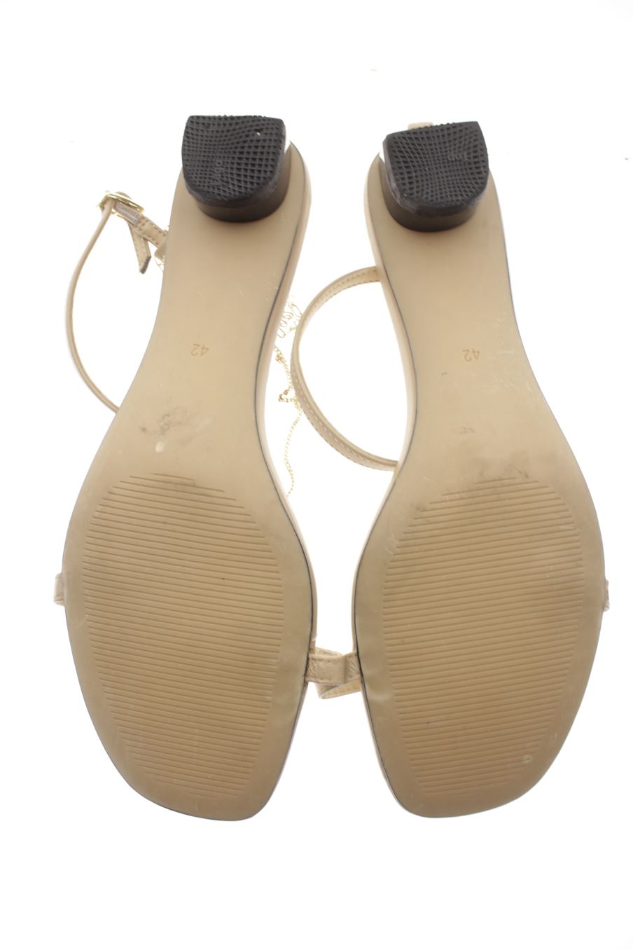 Sandalias tacon de Zara de la talla 42, de color beige de