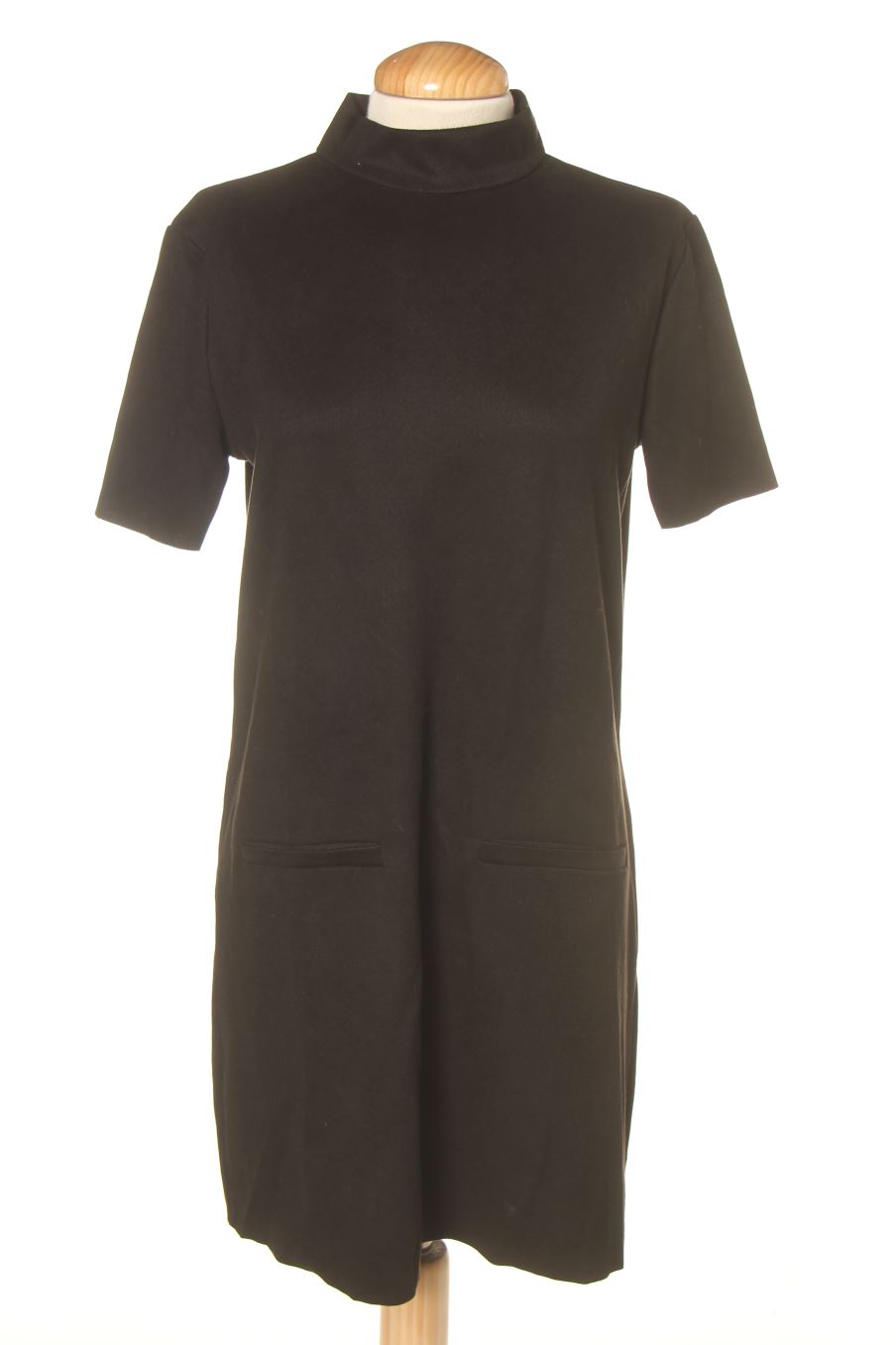 Vestido casual de Zara de la talla S, de color negro