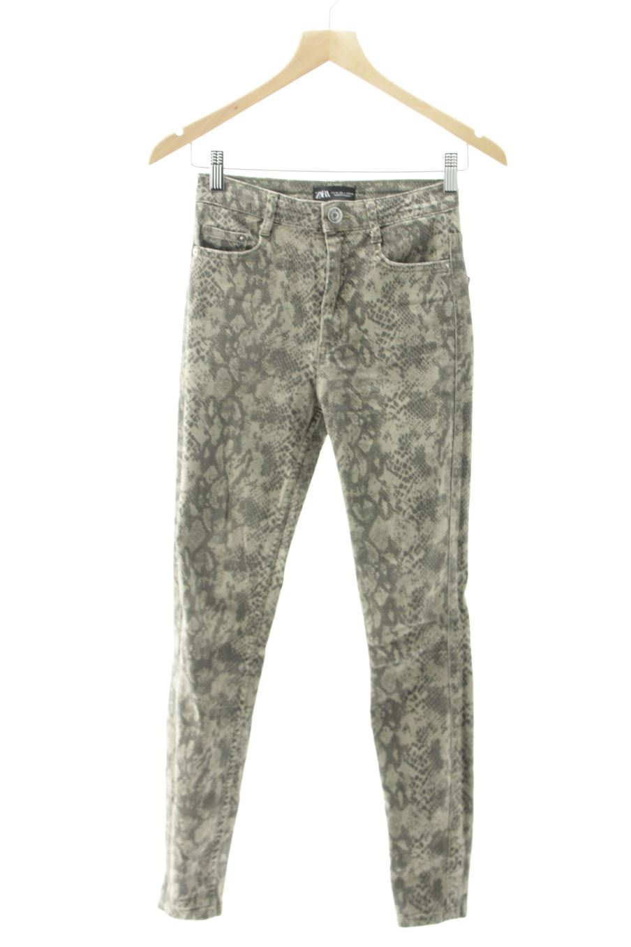 Jeans Zara de la taille 36, de couleur animal print de denim