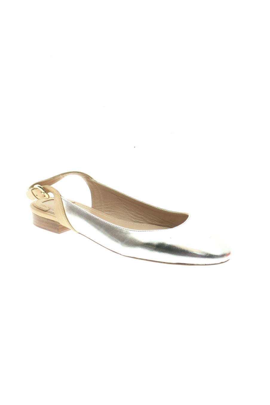 Sandalias planas de Uterqüe de la talla 38, de color plateado de