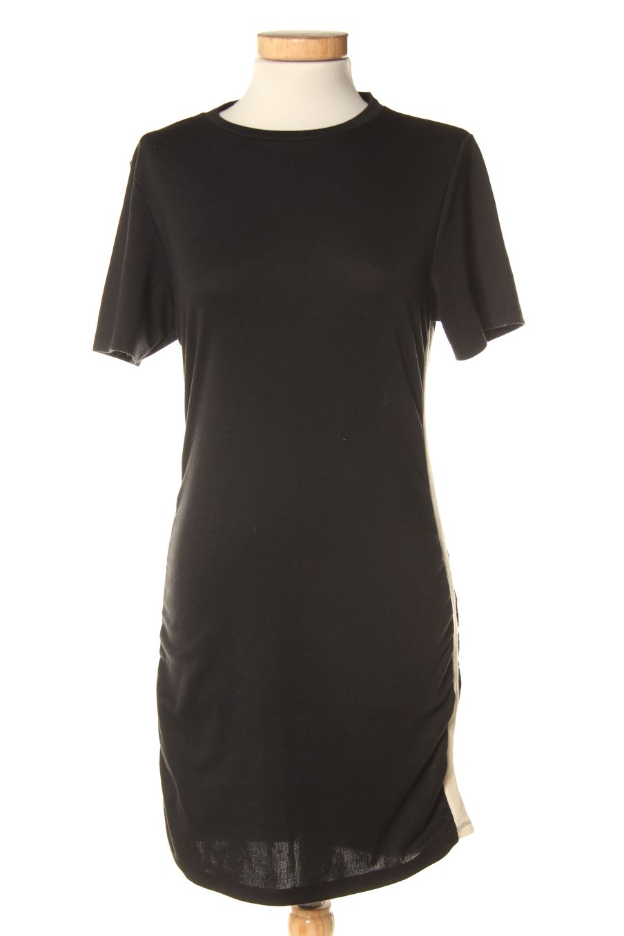 Robe casual Pull & Bear de la taille M, de couleur noir