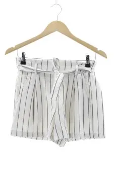 Pantalón corto XS Bershka, foto 1 de 2