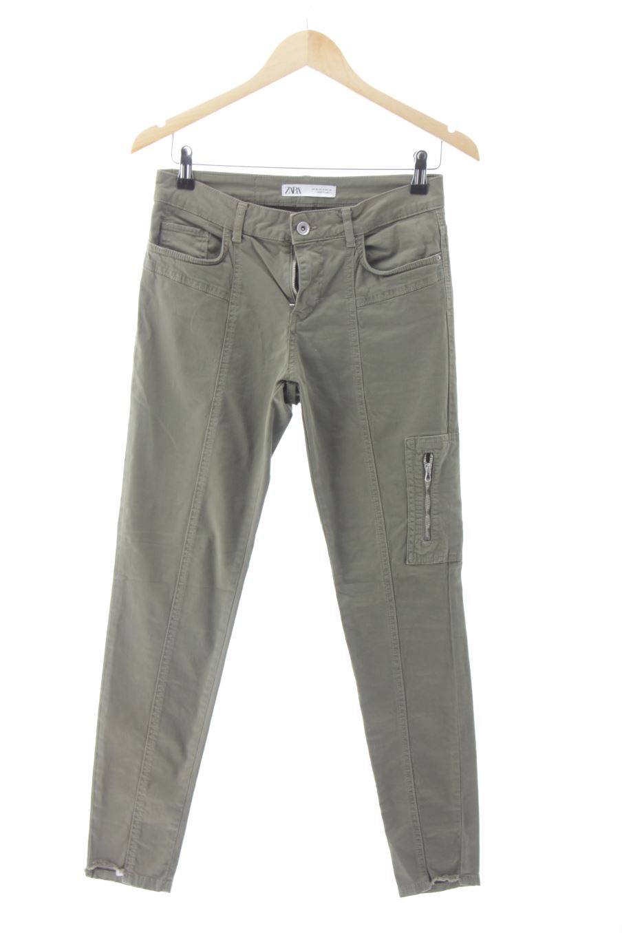 Pantalón de Zara de la talla 36, de color verde de ropa vaquera