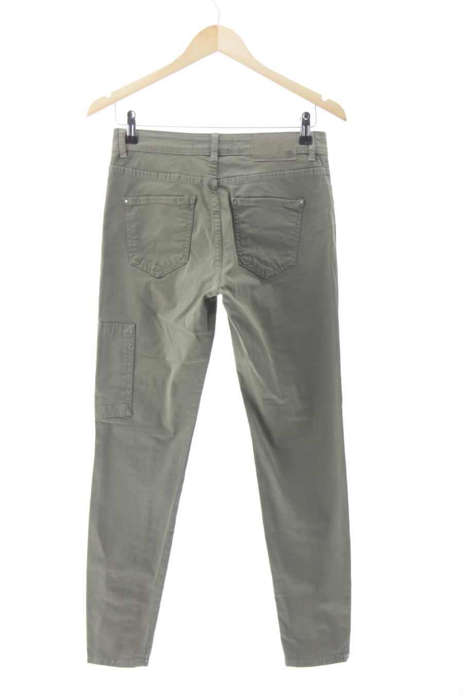 Pantalón de Zara de la talla 36, de color verde de ropa vaquera