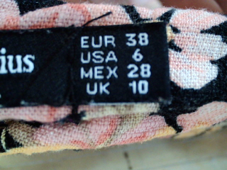 Falda de Stradivarius de la talla 38, de color flores