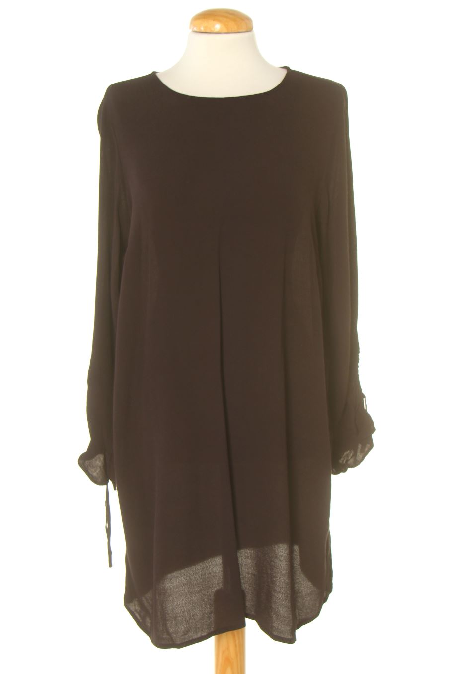 Robe casual H&M de la taille 38, de couleur noir