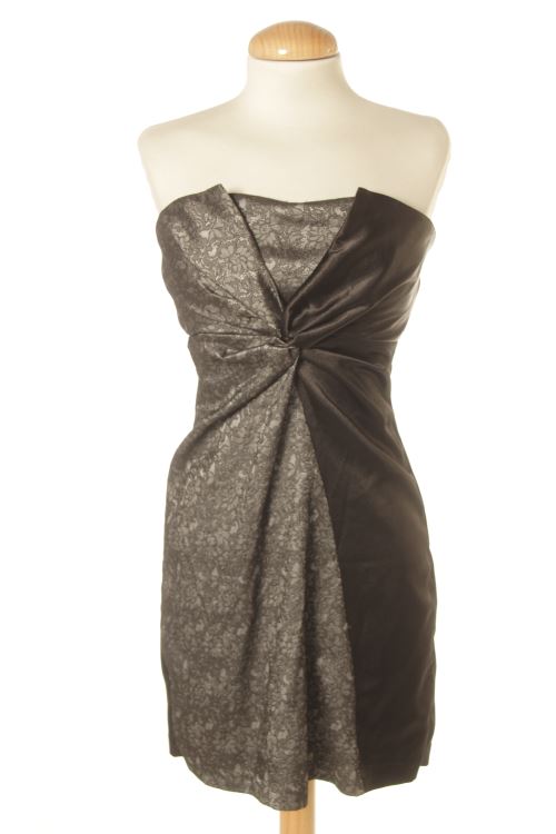 Aufwändiges Kleid