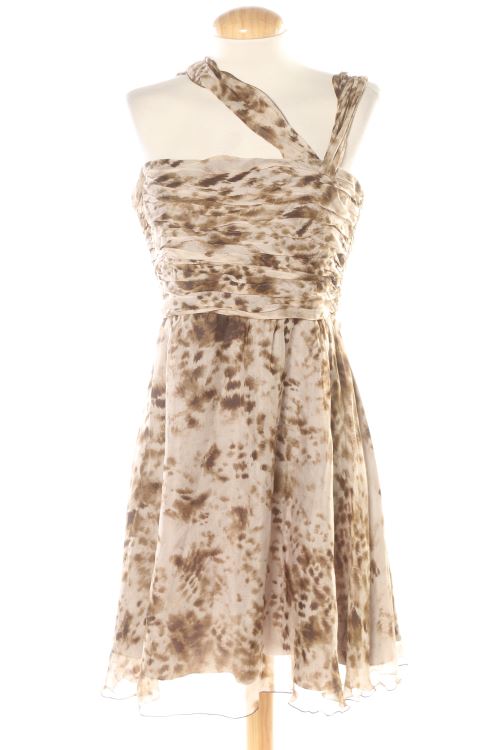 Aufwändiges Kleid