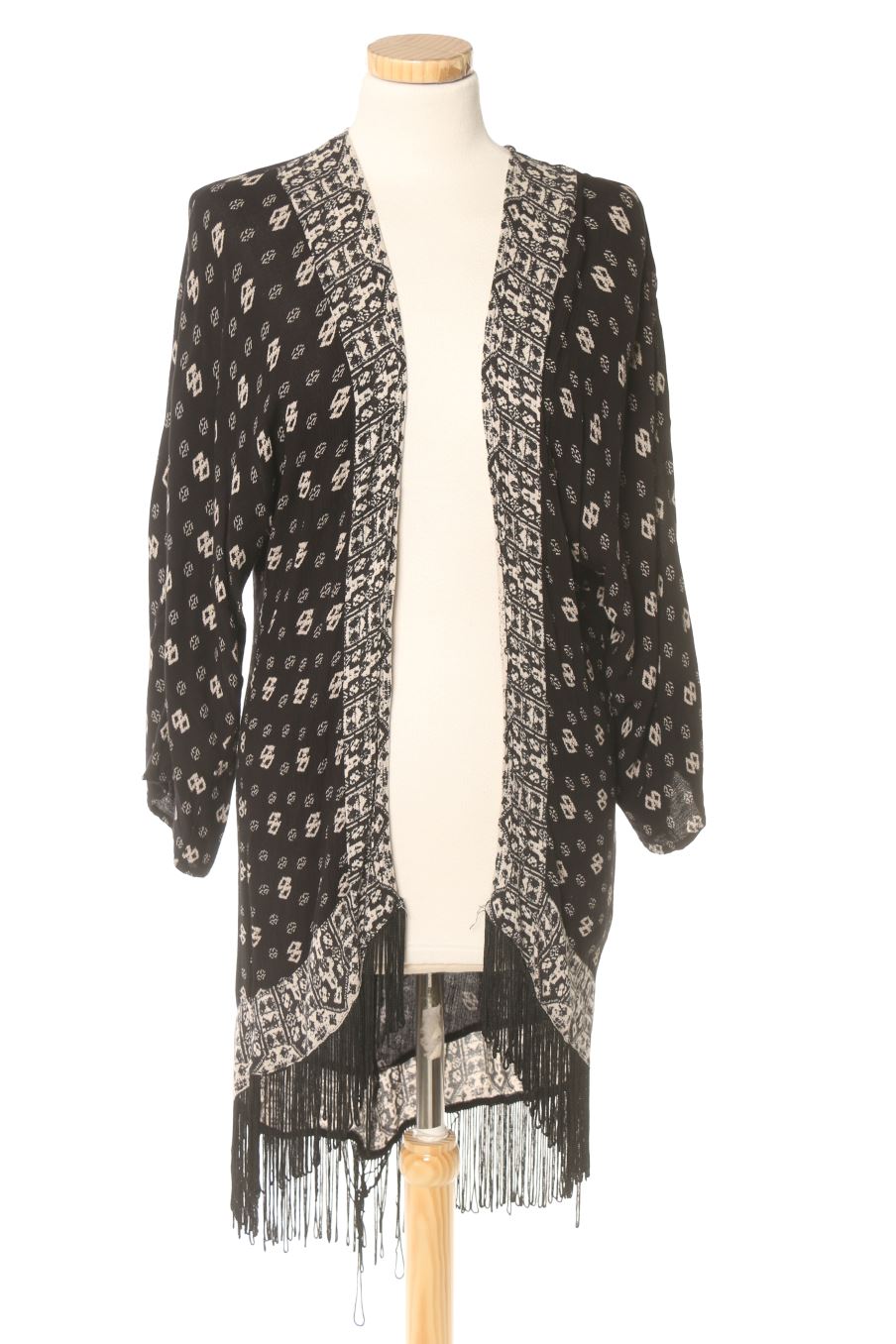 Kimono de Pull & Bear de la talla S, de color negro