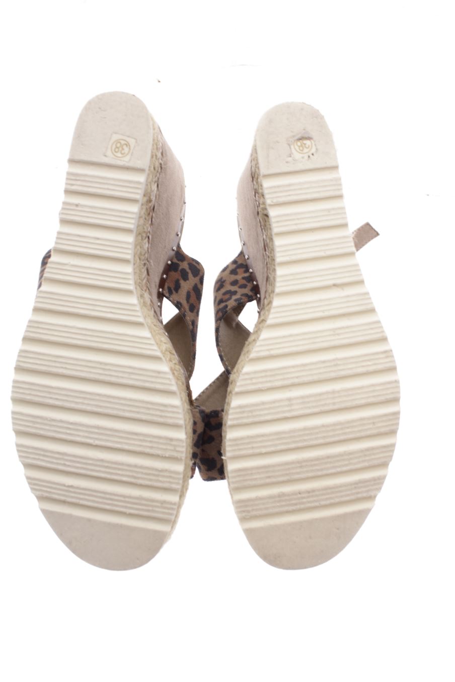 Sandalias tacon de Xti de la talla 38, de color animal print de