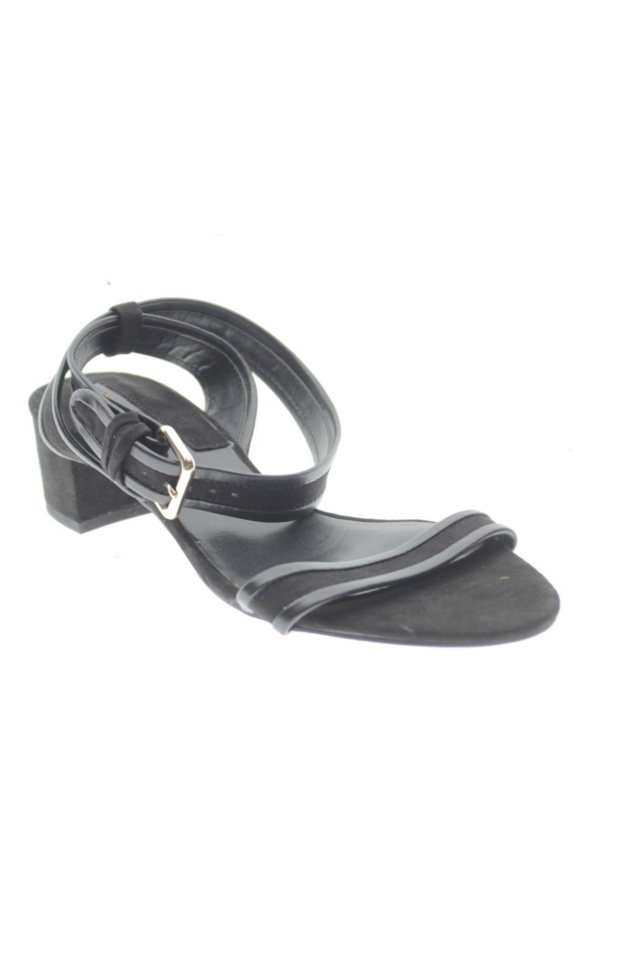 Sandalias tacon de Zara de la talla 38, de color negro de