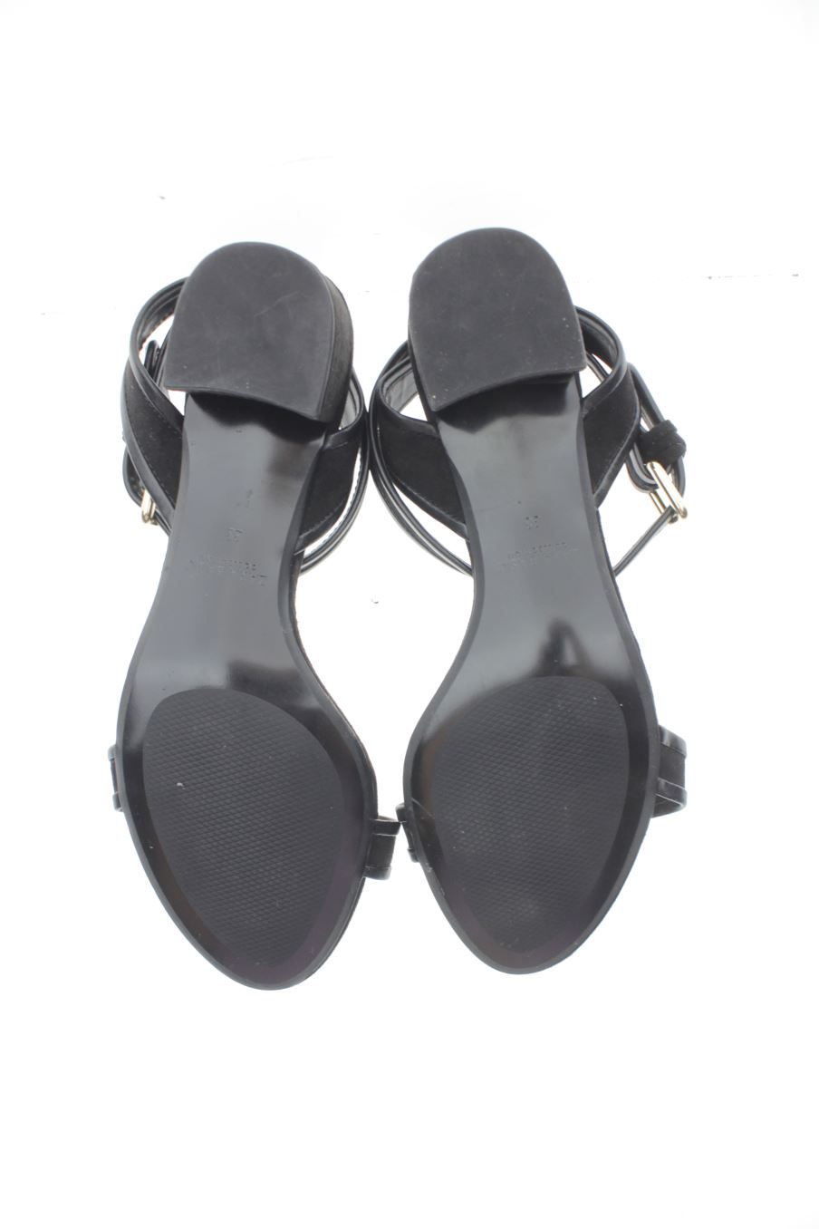Sandalias tacon de Zara de la talla 38, de color negro de