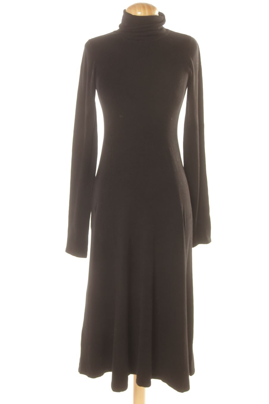 Robe casual Zara de la taille M, de couleur noir