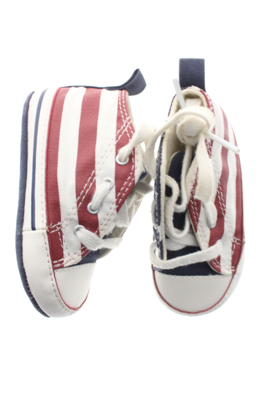 Chaussures de sport Converse de la taille 20 avec une étiquette