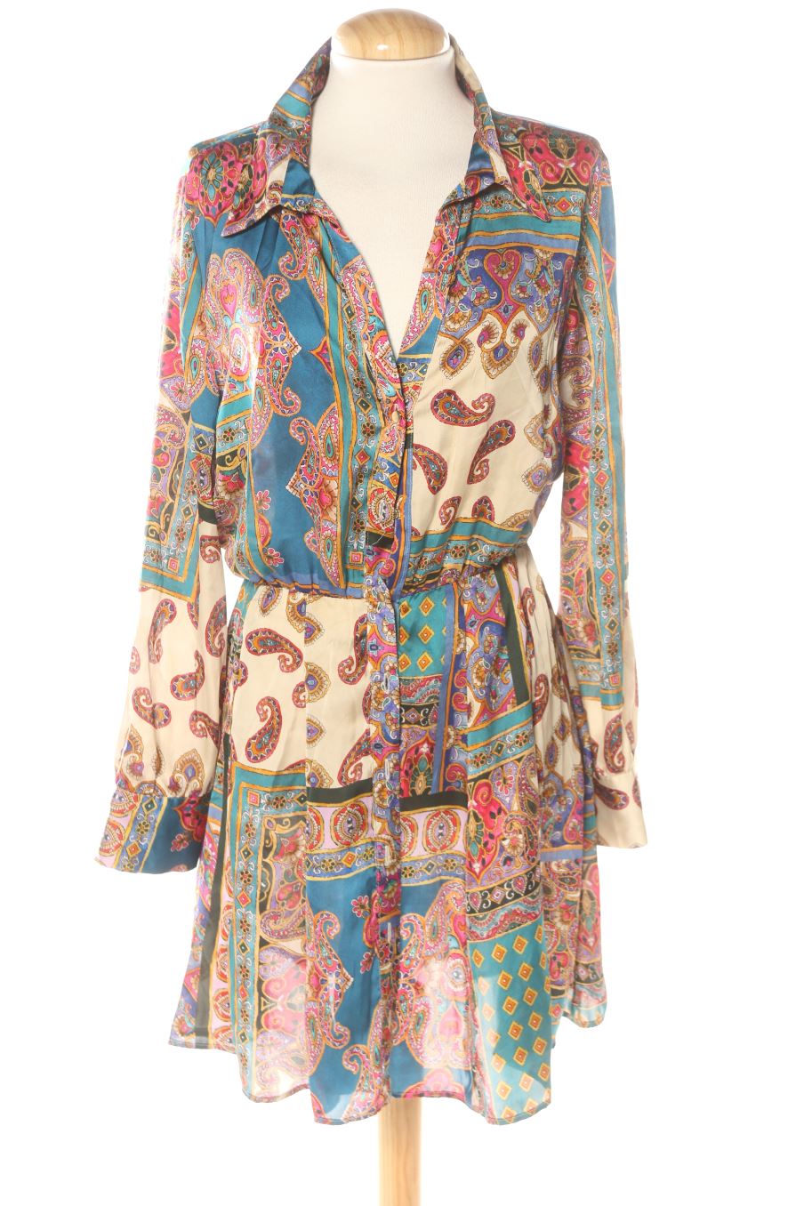 Robe casual Zara de la taille M, de couleur imprimés