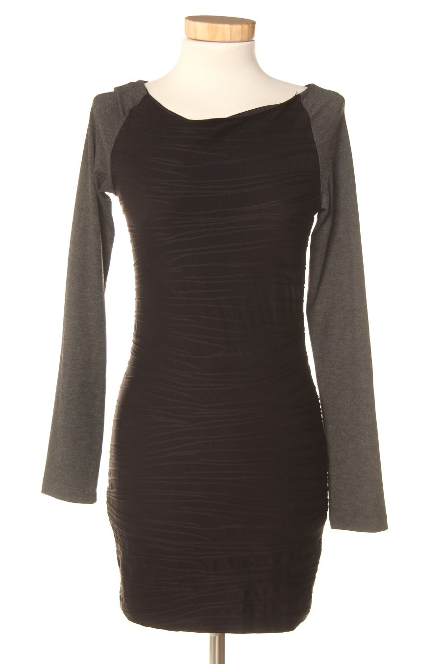 Robe casual Stradivarius de la taille S, de couleur noir