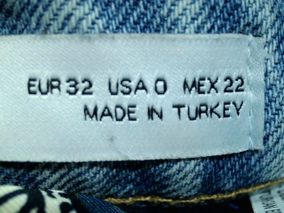 Jeans Zara de la taille 32, de couleur bleu de denim