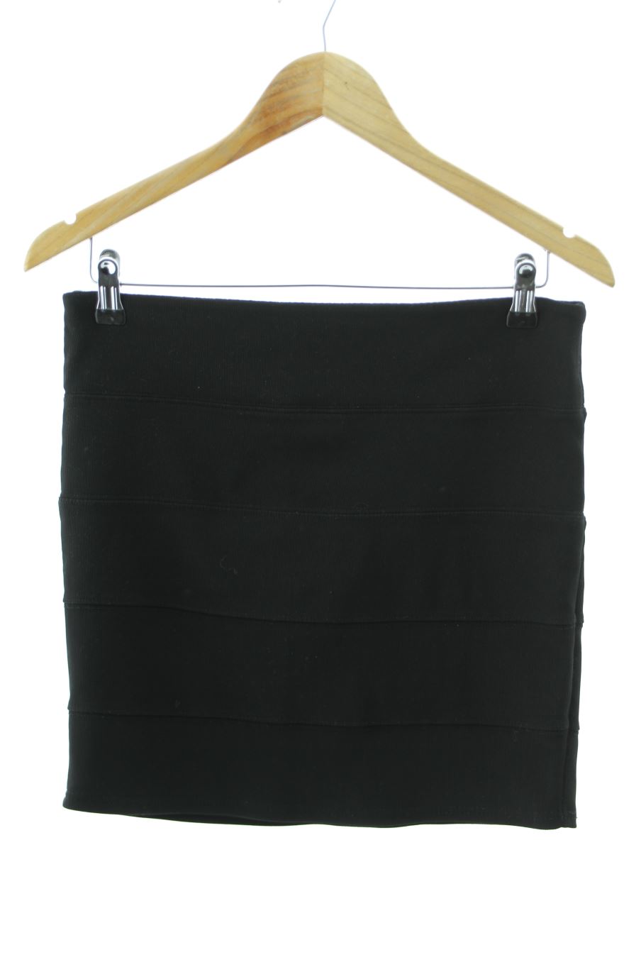 Jupe Amisu de la taille 36, de couleur noir